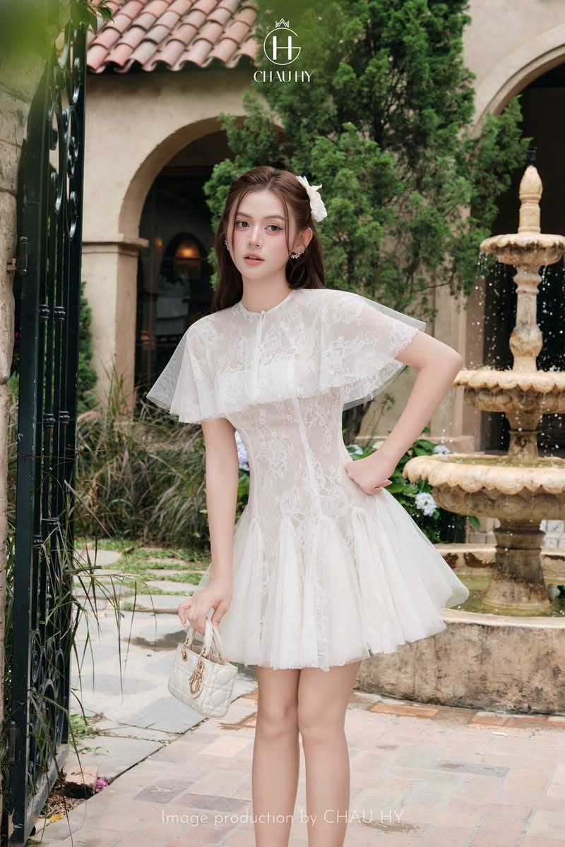 ชุดเดรสสั้นลูกไม้